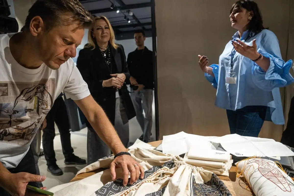 mircea%20canton%20s%CC%A6i%20the%20living%20thread