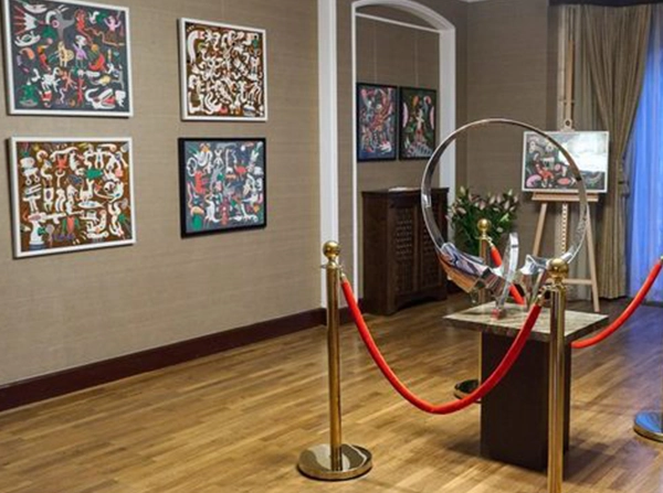 expozitia-de-arta-plastica-lumi-conexe-win-gallery